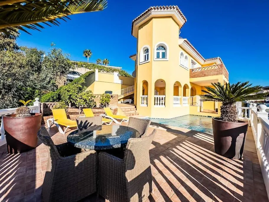 108-Villa, 2 Minutes Walk To The Beach, Heated Pool Málaga Villa