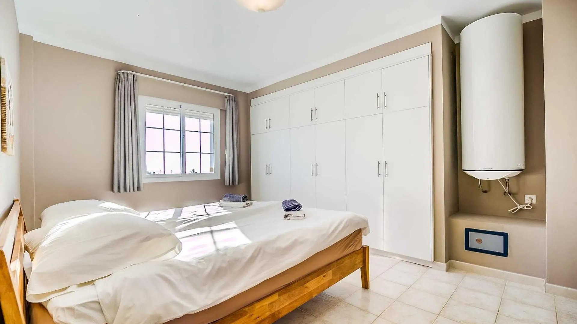 108-Villa, 2 Minutes Walk To The Beach, Heated Pool Malaga Villa