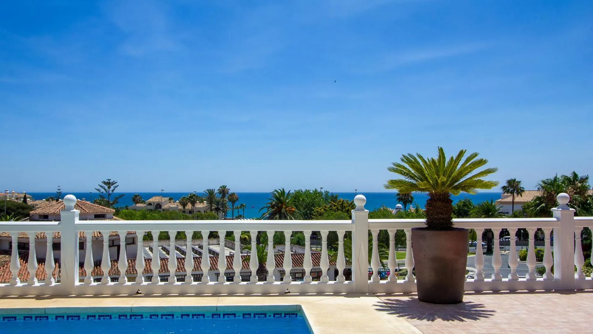 108-Villa, 2 Minutes Walk To The Beach, Heated Pool Malaga Spain