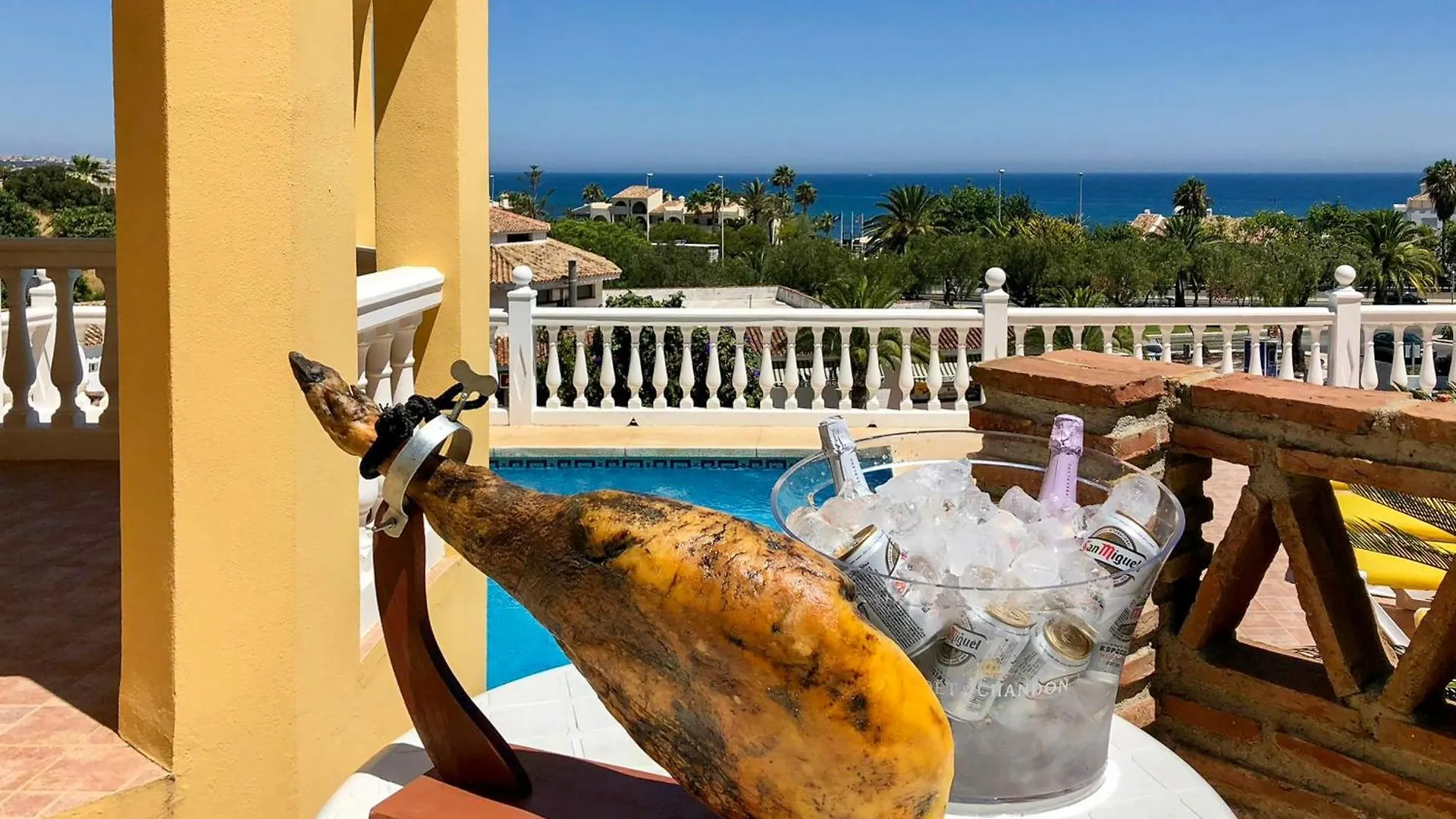 108-Villa, 2 Minutes Walk To The Beach, Heated Pool Malaga 0*,  Spain