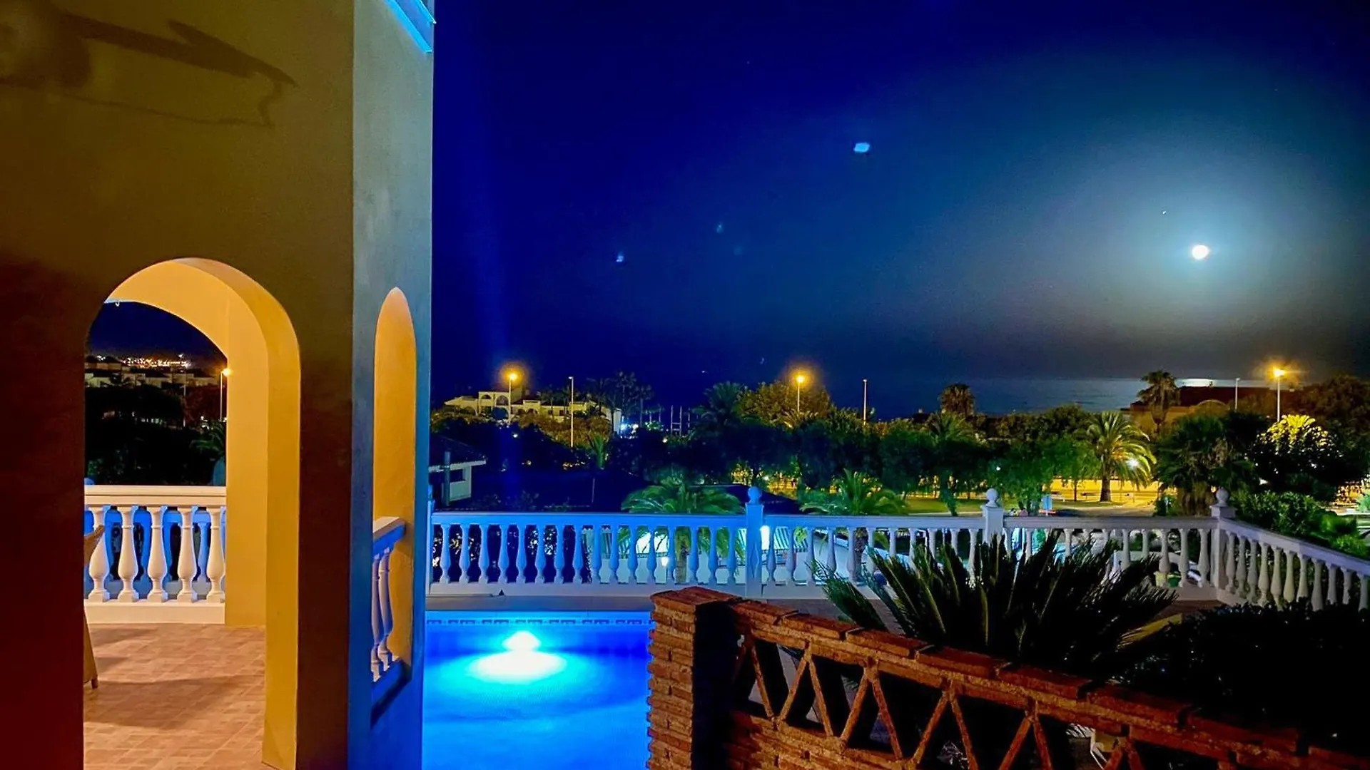 108-Villa, 2 Minutes Walk To The Beach, Heated Pool Malaga Villa